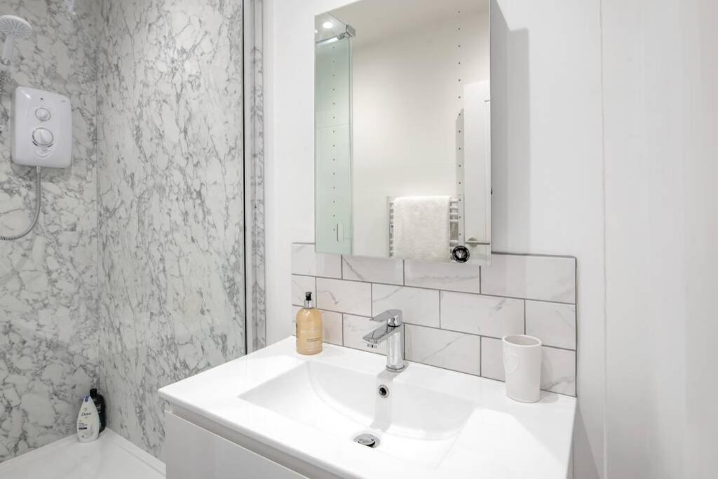 2 Bed City Centre Apartment 1 Min From Bath Abbey Εξωτερικό φωτογραφία